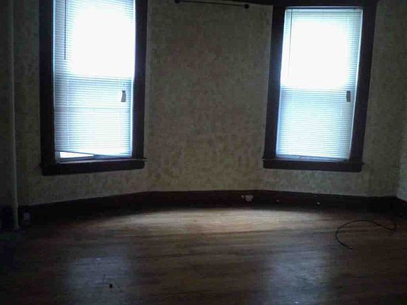 4th image of 105 N 16th St