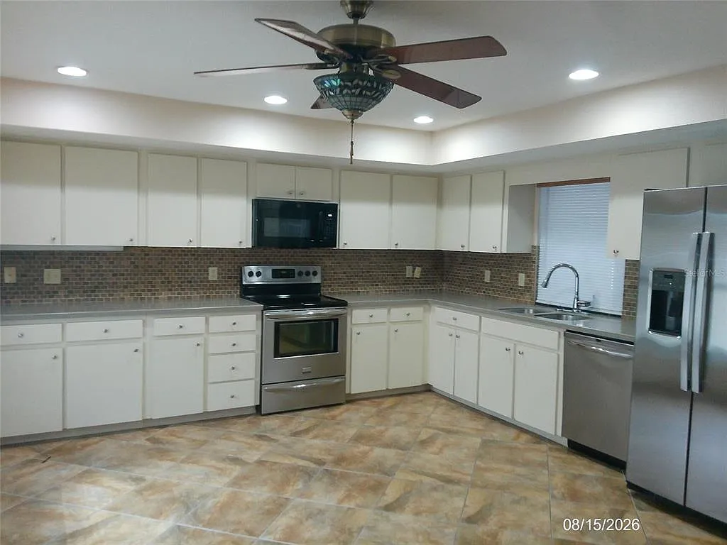 3 bed, 2.0 bath, 1602 sqft, $2,250 — Photo 3