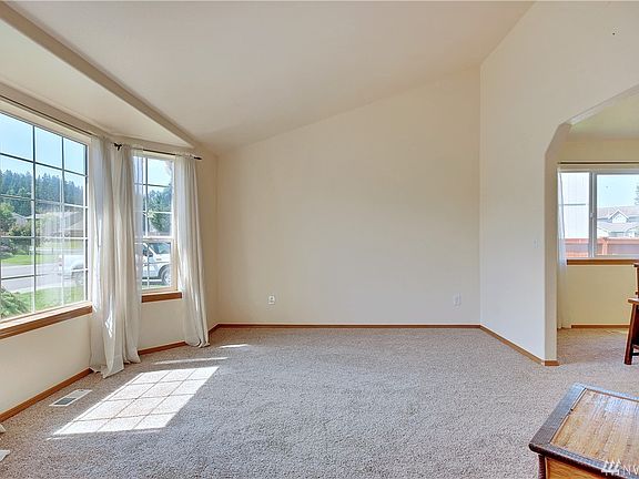 3rd image of 10902 184th Ave E