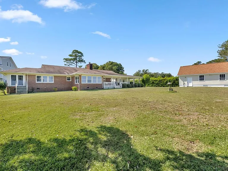 130 Leslie Dr — Photo 36