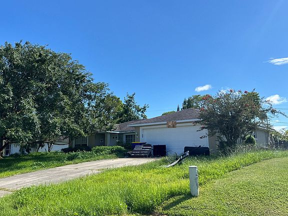 2nd image of 3116 Queen Palm Dr