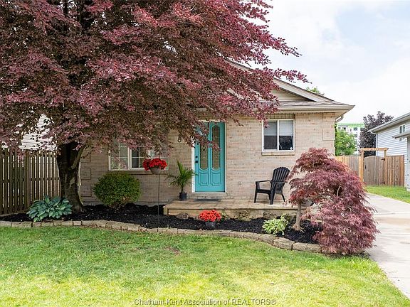 2nd image of 8 Hampton Ct