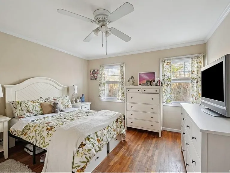 23 N Westbury Rd — Photo 10