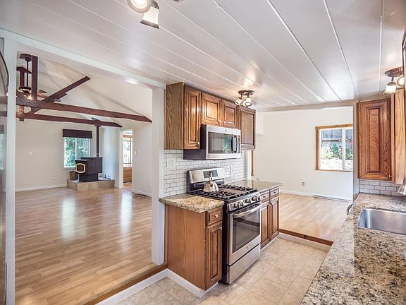 4th image of 160 Riverview Dr