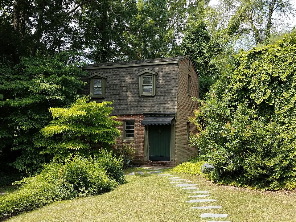 2nd image of 416 Engleman Ave