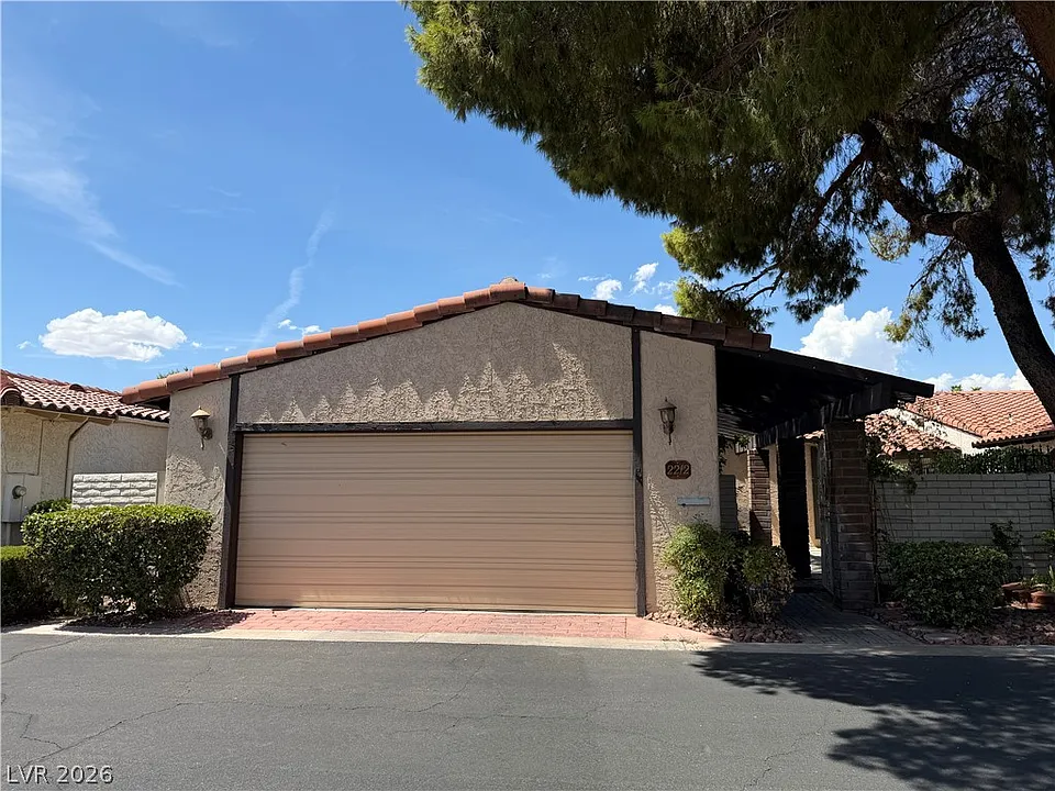 2212 Plaza Del Prado