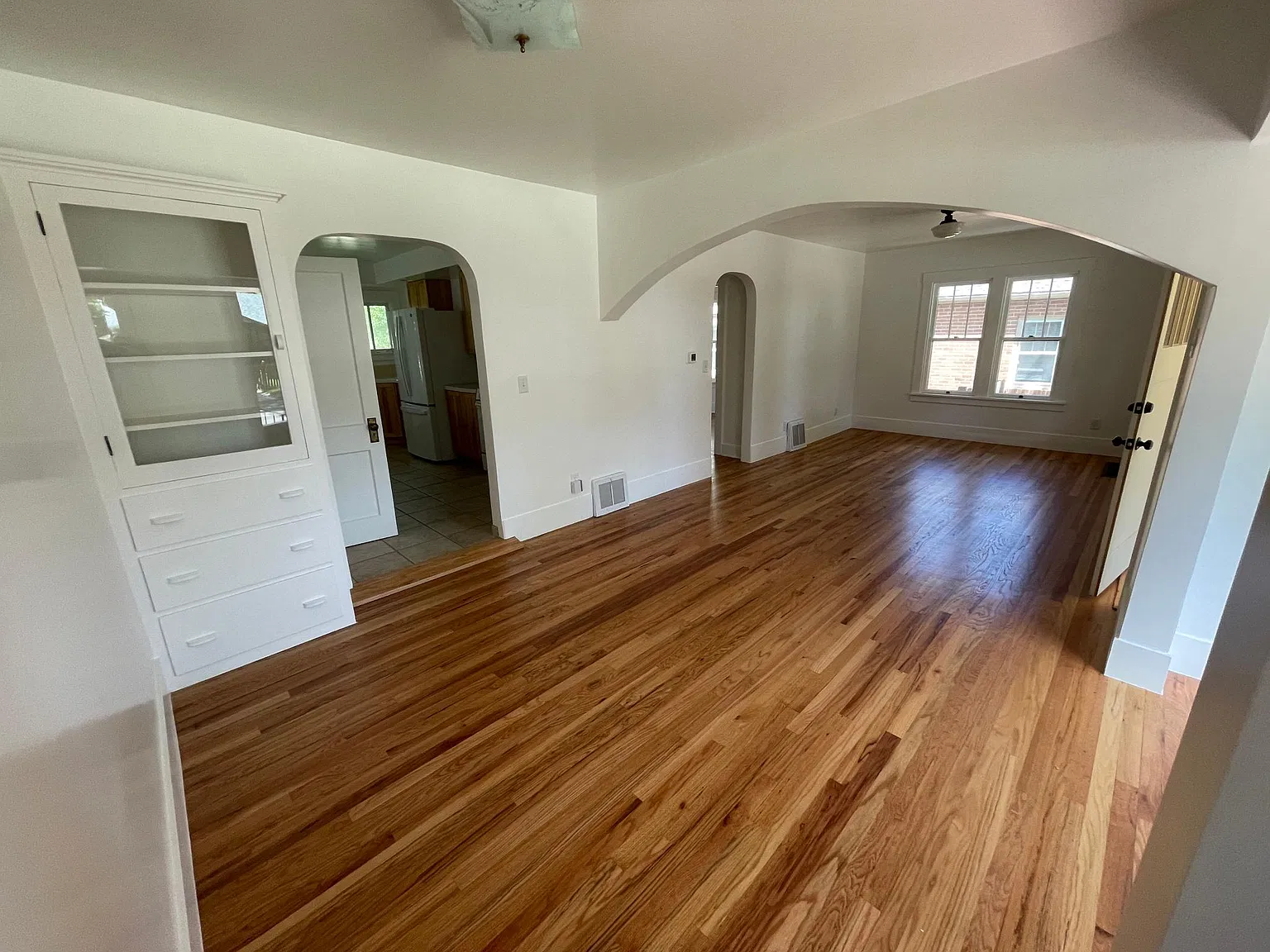 3 bed, 1200 sqft, $5,300 — Photo 4