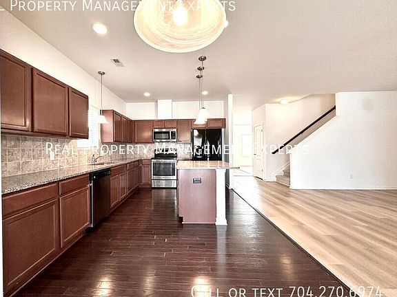 5th image of 3014 S Devon St