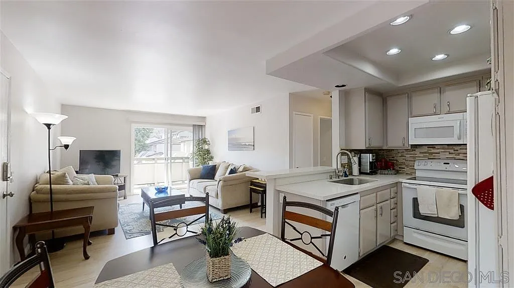 3115 Evening Way — Photo 2