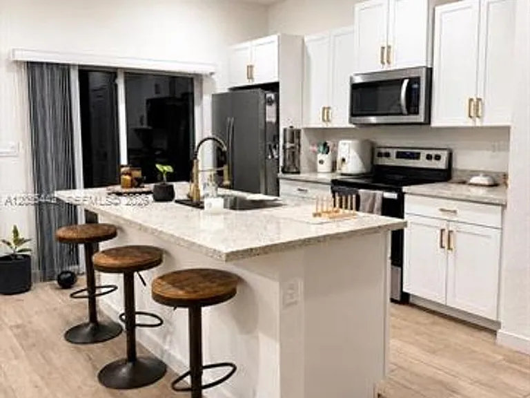 1680 SE 8th Ave #Townhouse 1680 — Photo 5