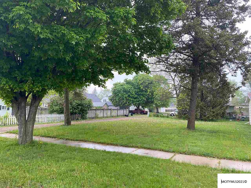 1st image of 810 9th St NW