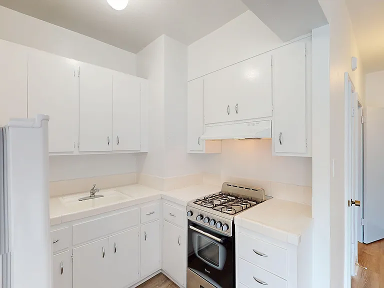 812 Eddy St #204 — Photo 1