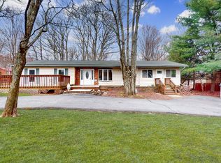111 Starview Dr, Dingmans Ferry, PA 18328