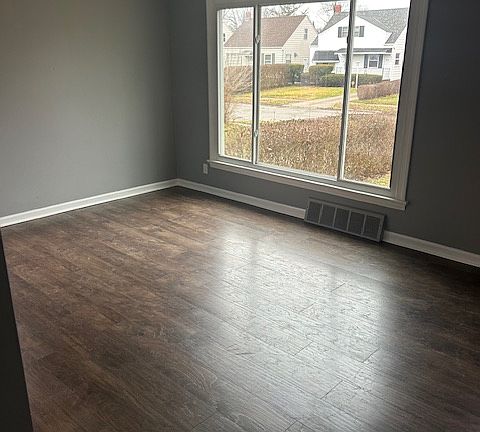 2nd image of 19516 Fairway Ave