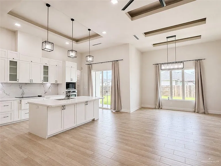 2516 Wisteria St — Photo 3