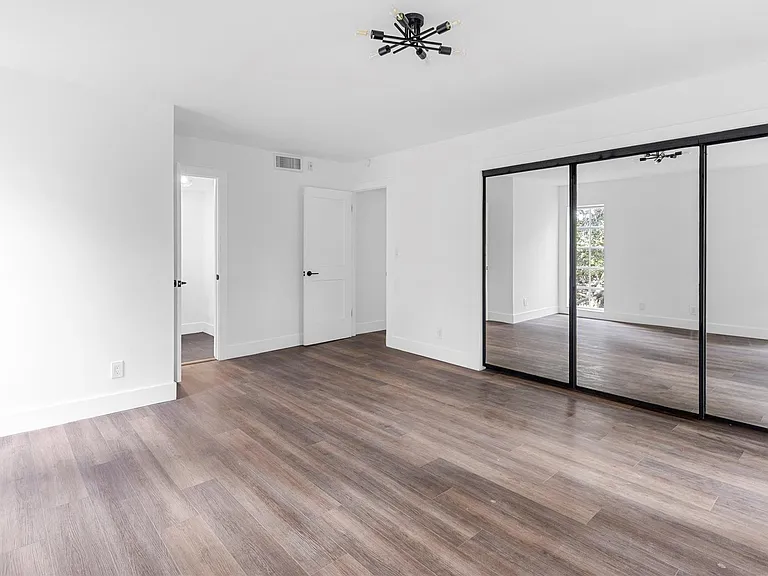 2800 N Palm Aire Dr #310 — Photo 14