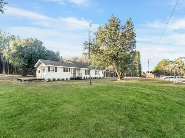 521 Hammond Cross Rd, St Matthews, SC 29135