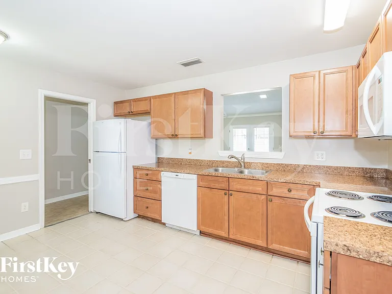 1746 Cinnamon Dr — Photo 8