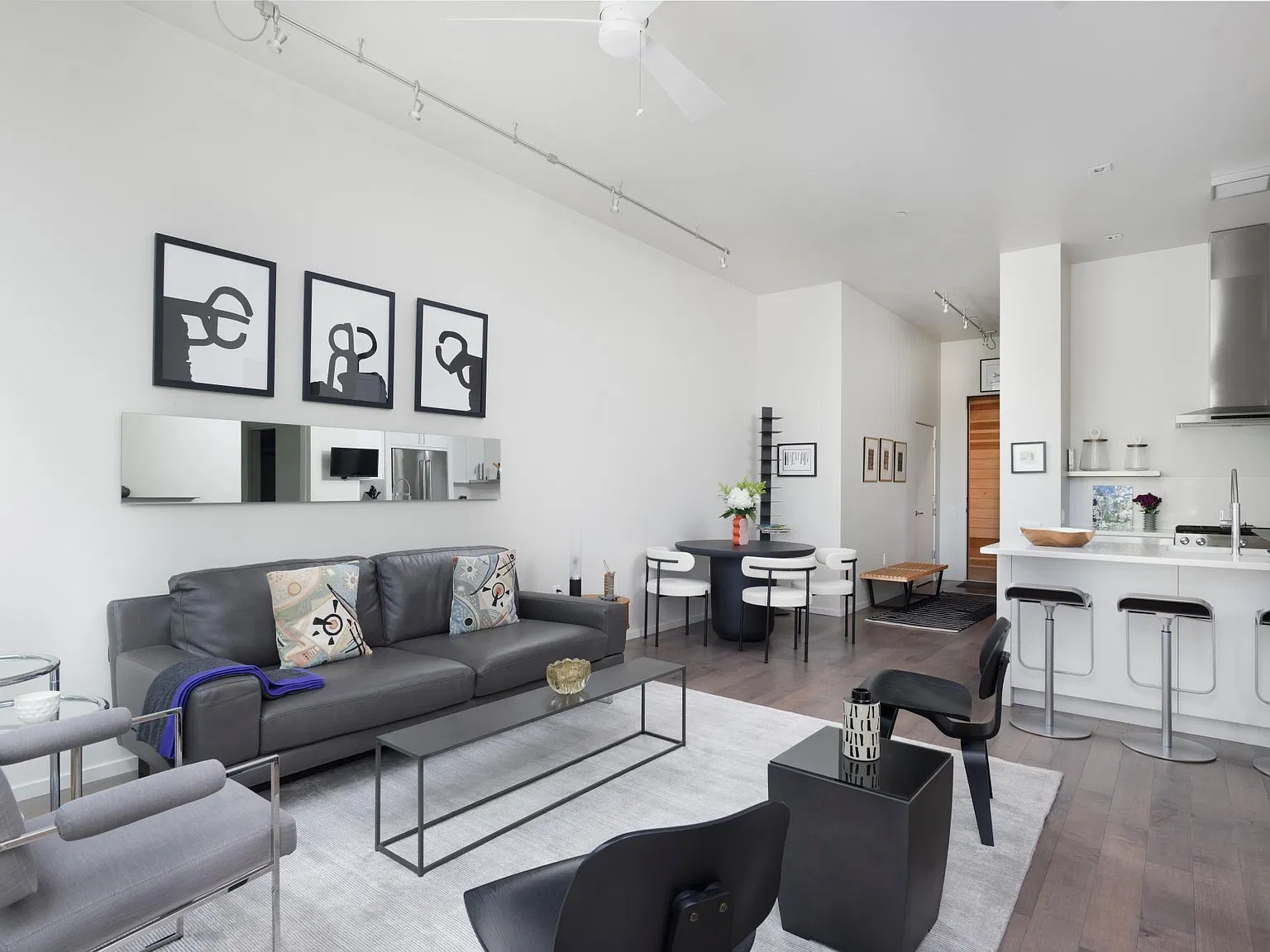 1 bed, 860 sqft, $5,000 — Photo 2