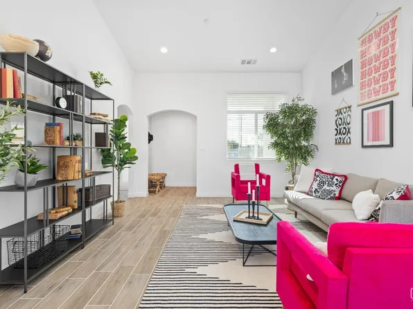 7310 Millers Point Ln, Bakersfield, CA 93307