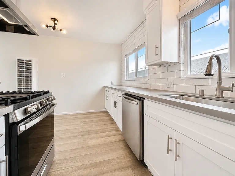 1676 Manning Ave #2 — Photo 2