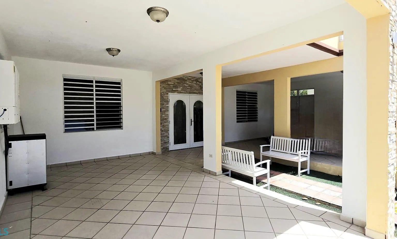 5 bed, 3.5 bath, 2500 sqft, $2,200 — Photo 3