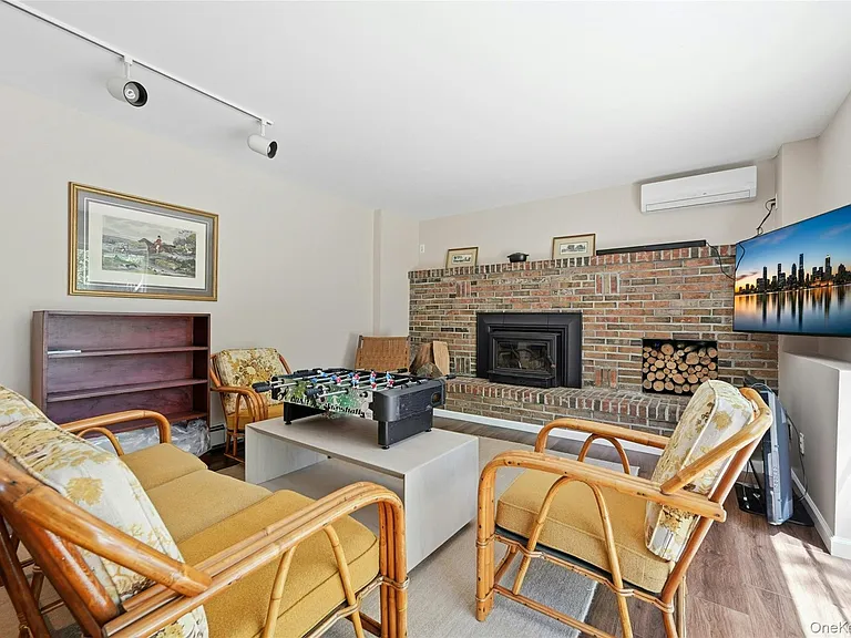 95 Linda Ln W — Photo 35