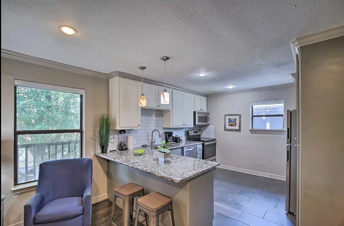 2211 Blodgett — Photo 1