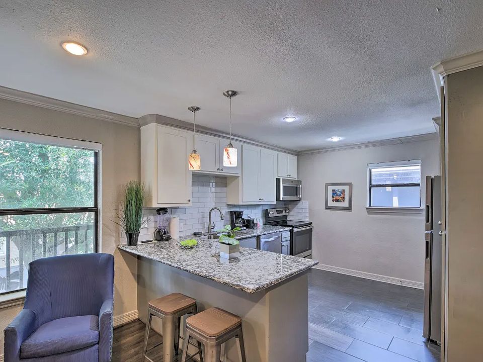 1st image of 2211 Blodgett St APT 3