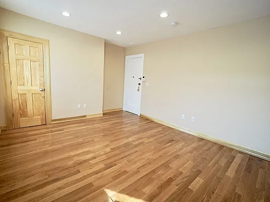 Rented by Compass | media 7