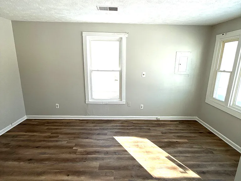 418 S Washington Ave — Photo 10