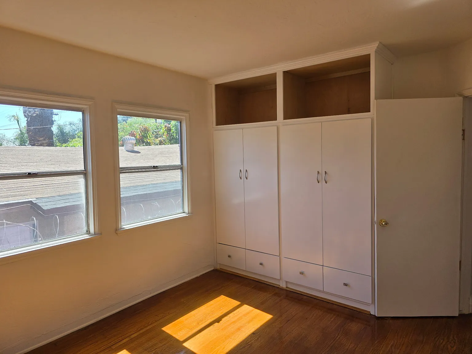 3 bed, 950 sqft, $3,000 — Photo 3