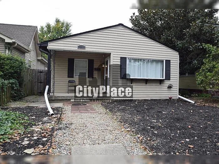 3 bed, 1.0 bath, 1044 sqft, $1,600 — Photo 3