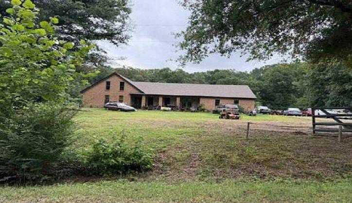 1st image of 128 Barry Rd