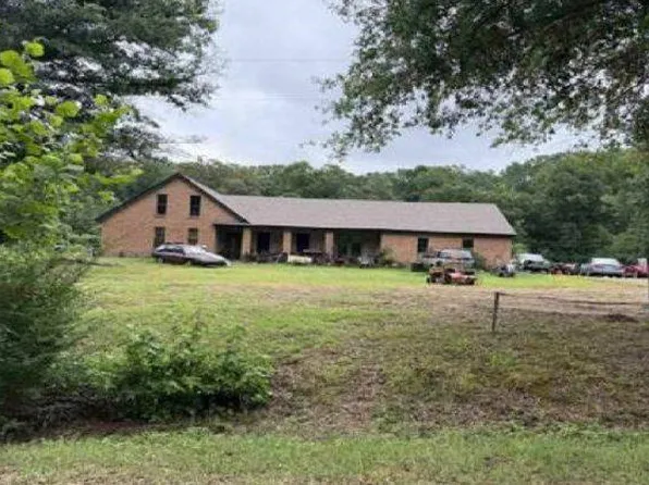 128 Barry Rd, Holly Springs, MS 38635