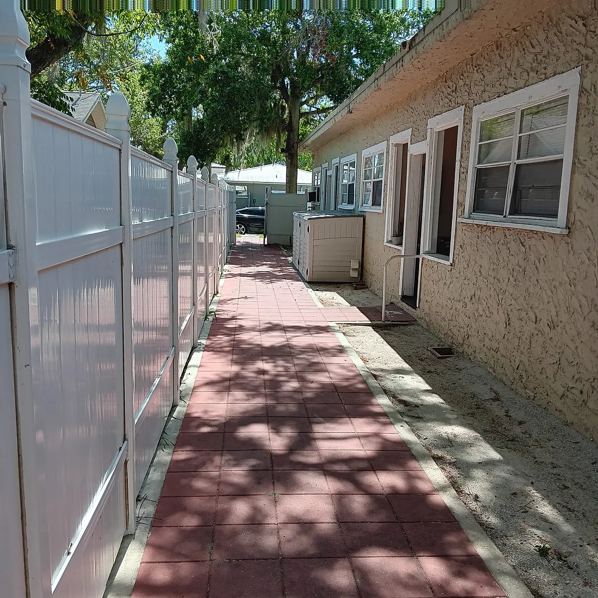 Building Photo - 2180 Lakeview Dr #1