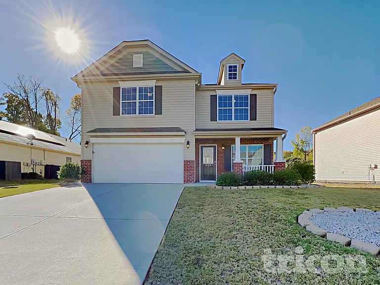 429 Victory Ln — Photo 2