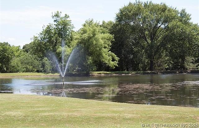 1st image of 1928 Red Oak Dr