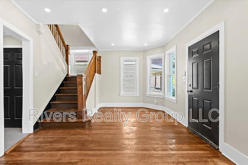 3 bed, 2.0 bath, 2681 sqft, $2,400 — Photo 4