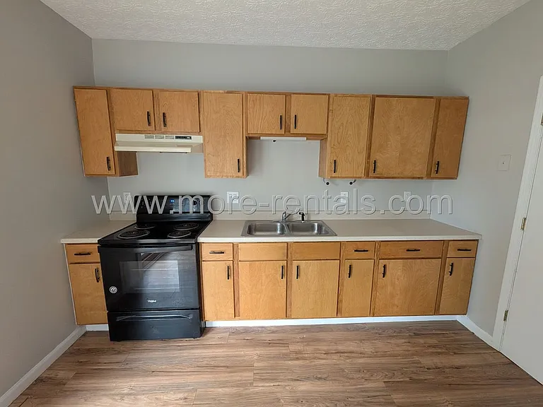 554 E Gates St — Photo 4