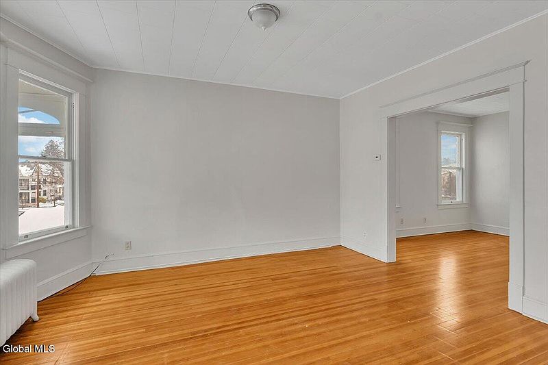4th image of 6 W Erie Street