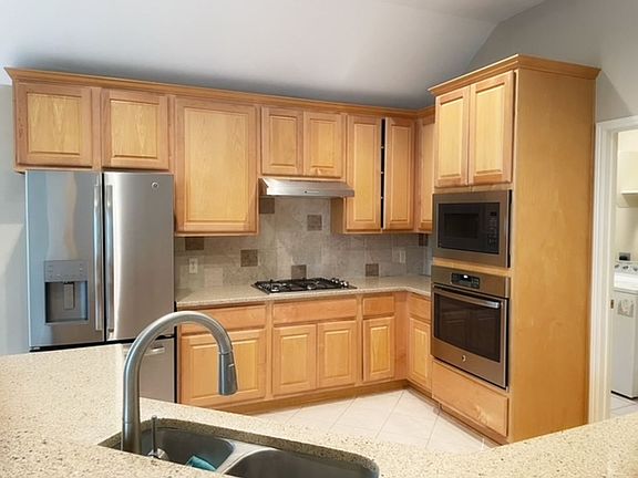 3rd image of 26418 Cuyahoga Cir