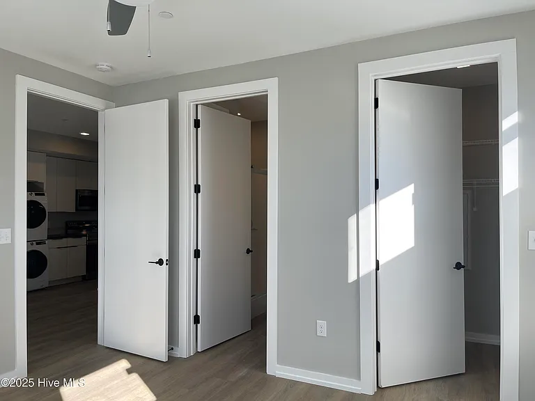 607 S 11th St #206 — Photo 5