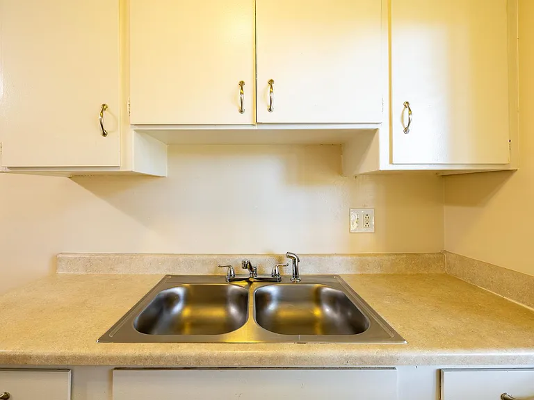 Sleepy Hollow Apartments — Photo 26