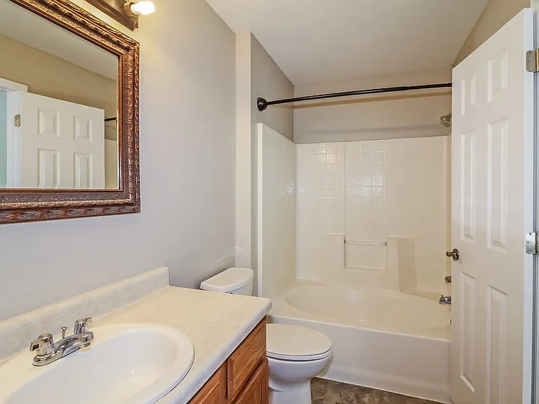 1016 NW 14th Pl — Photo 10