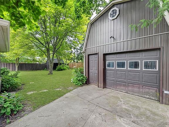 3rd image of 13 Wade Rd
