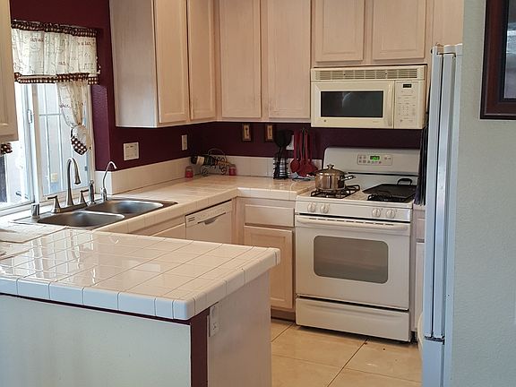 5th image of 3585 Acacia St