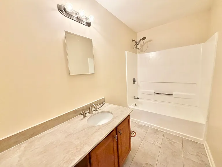 7 Ira Ln — Photo 5