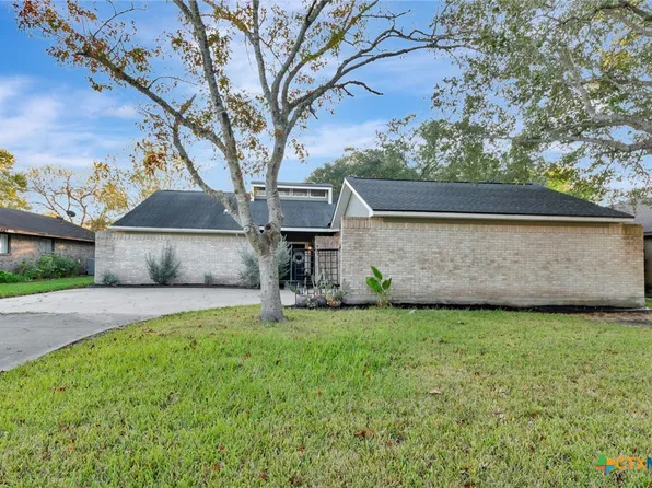901 Westwood St, Victoria, TX 77901