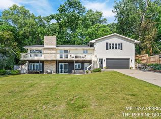 3267 Shadyside Dr NE, Grand Rapids, MI 49525